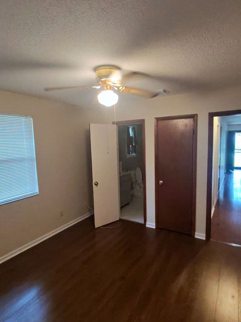 Jacksonville House: 7325 Calvin St