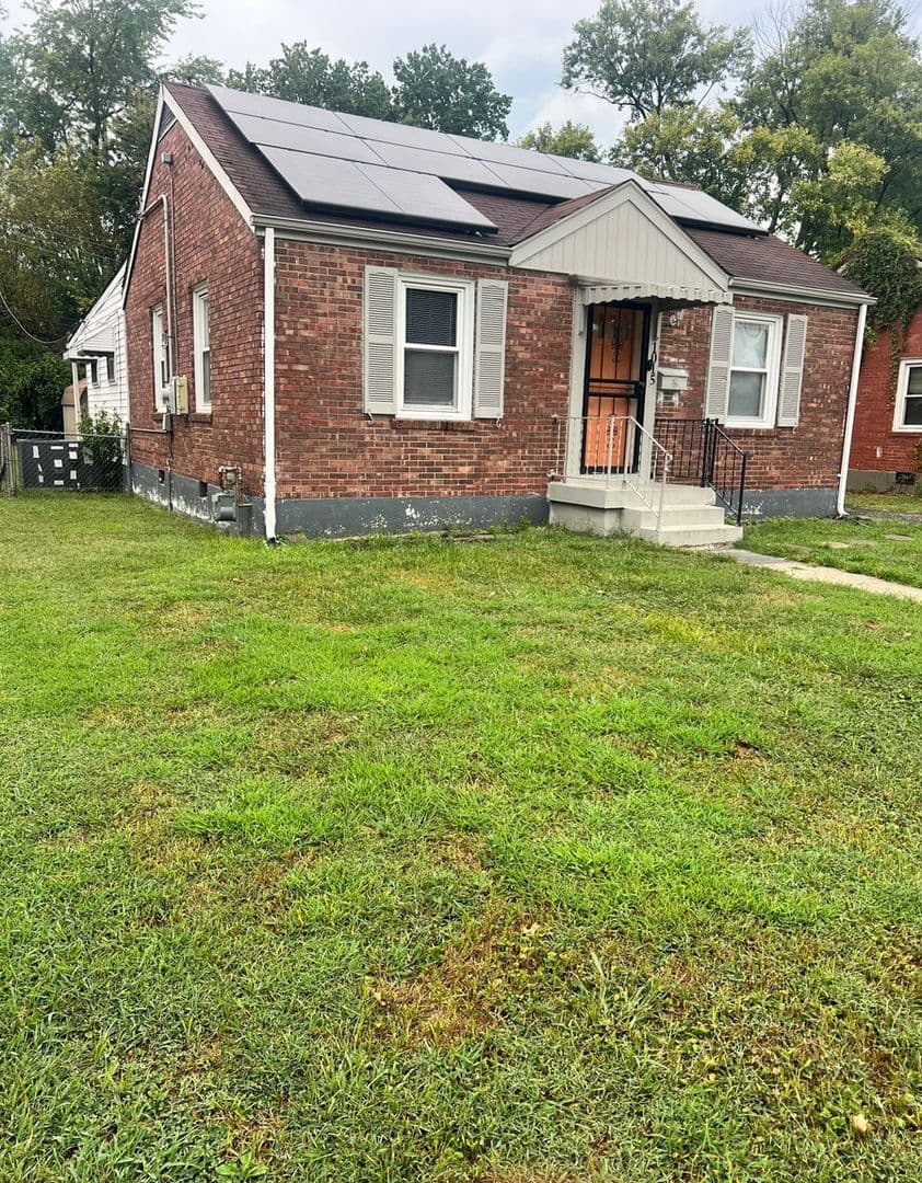 Louisville House: 1015 W Indian Trl