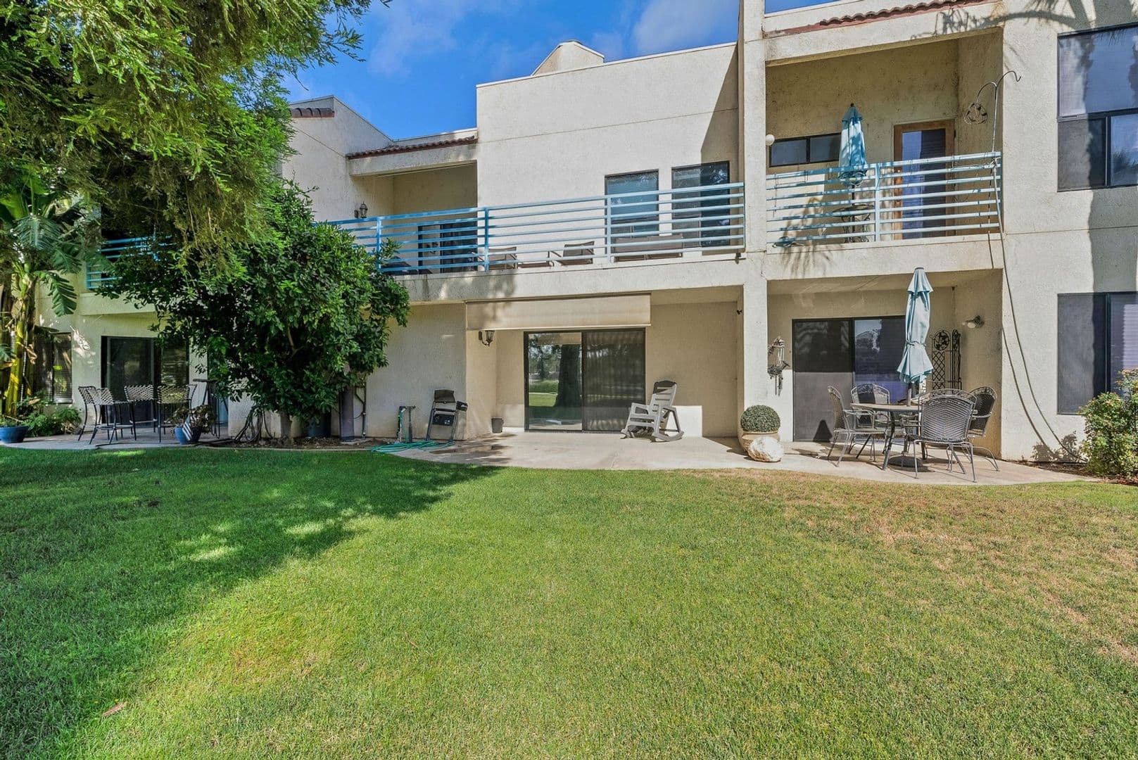 Bakersfield Townhome: 14500 Las Palmas Dr