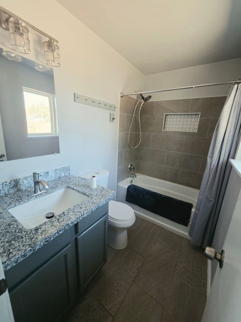 Lubbock House: 7403 Globe Ave