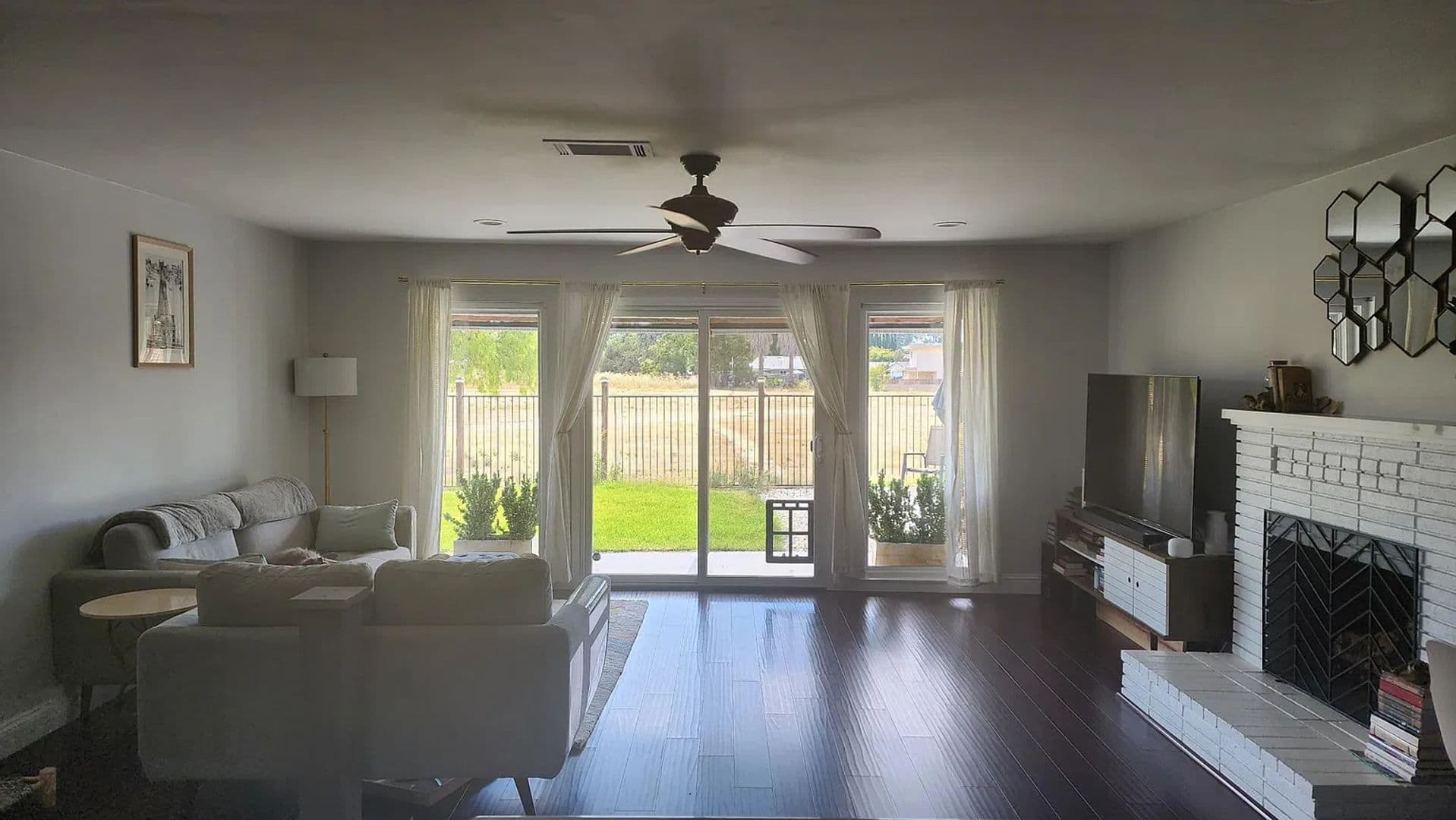 Livermore House: 1032 Hollyhock St