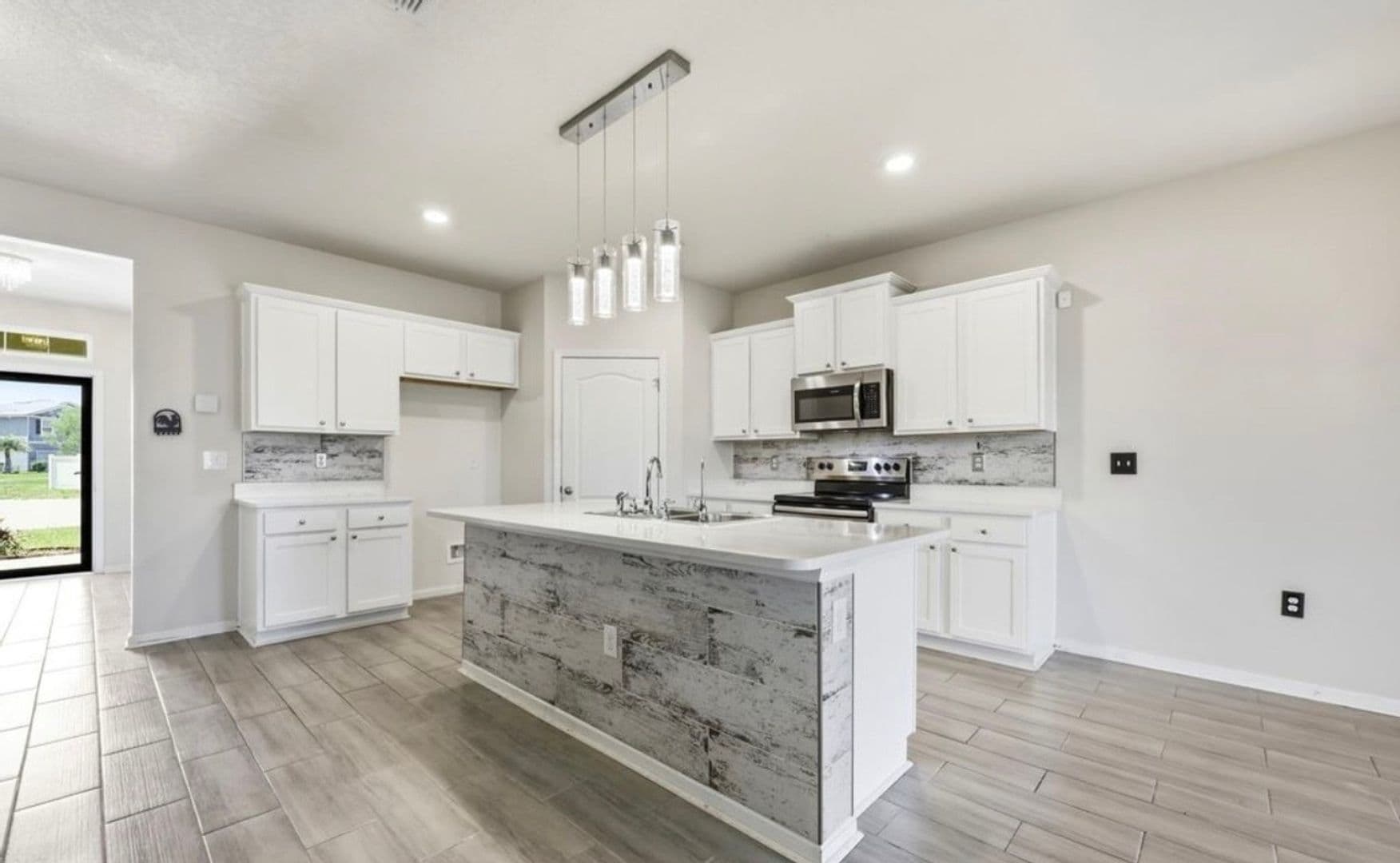 Jacksonville House: 3512 Guppy Ct