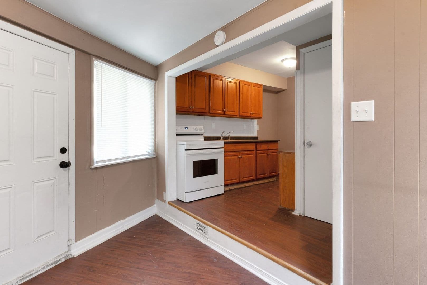 Saint Louis House: 300 Estridge Rd
