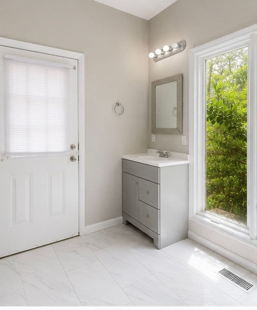 Fayetteville House: 2900 Middlesex Rd