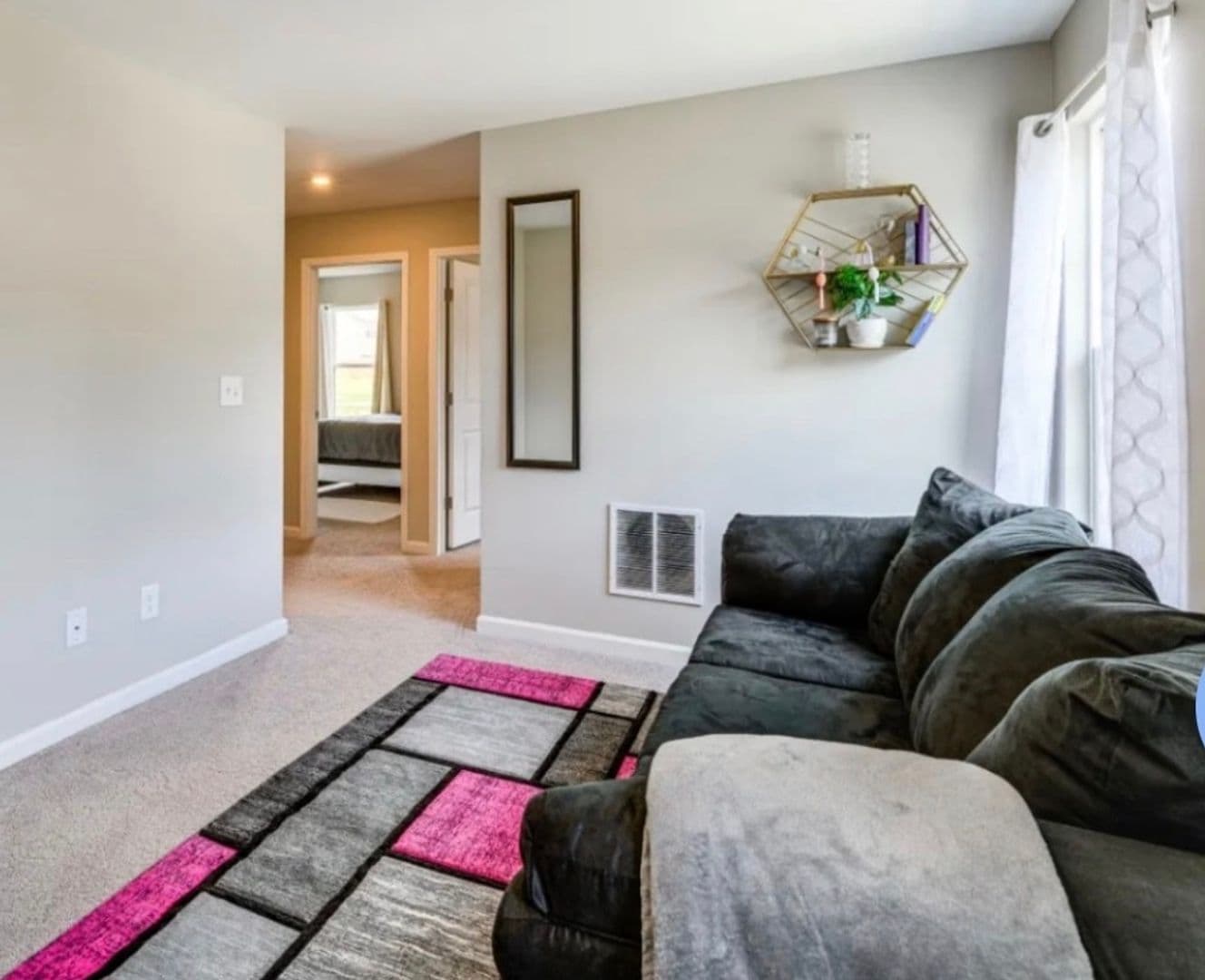 Macon House: 212 Hawthorn Trl