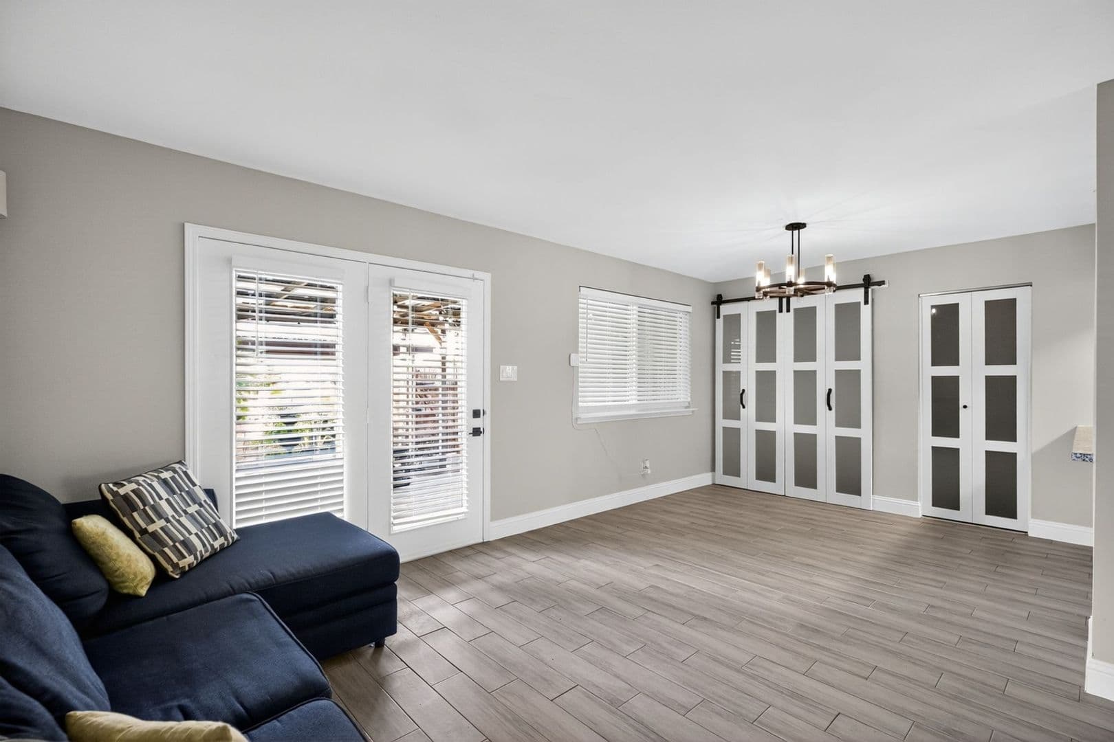 Houston House: 2250 Shadowdale Dr