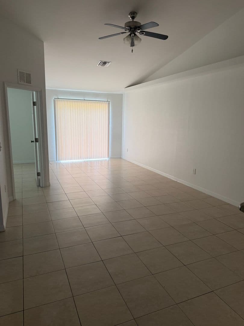 Cape Coral Townhome: 842 Sw 39th Ter