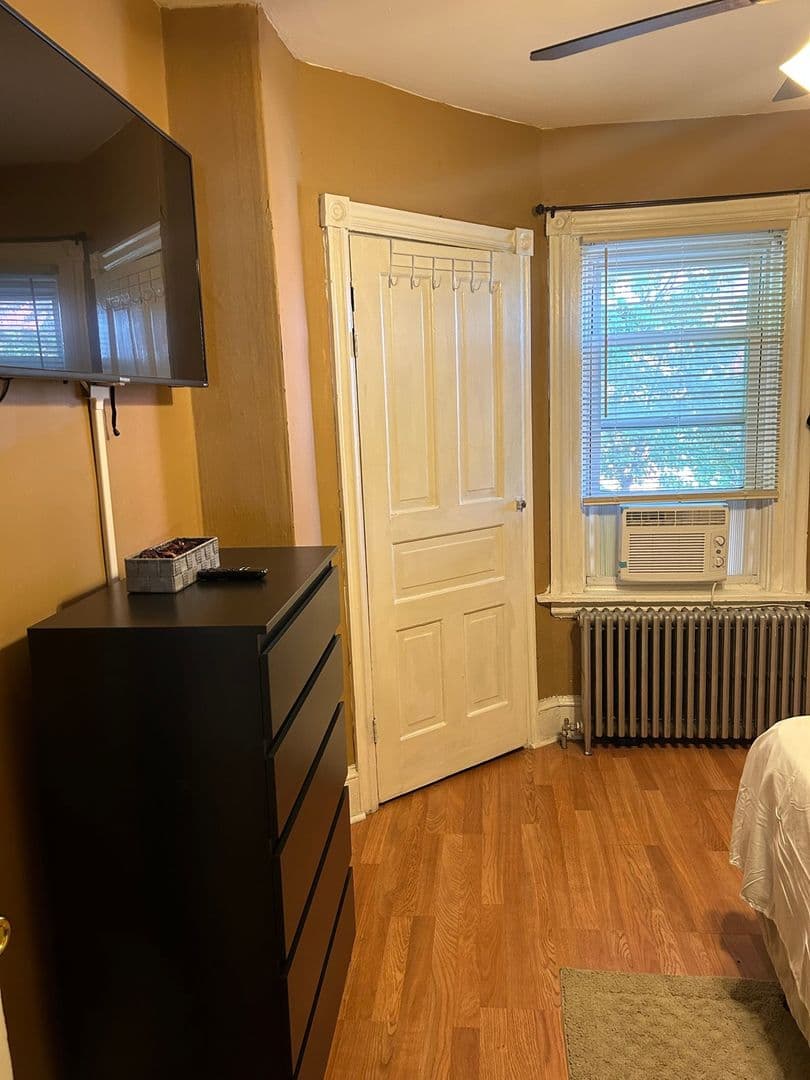 Wilmington House: 7 E 25th St