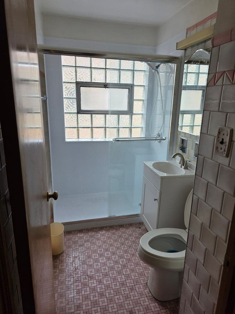 Chicago House: 9024 S Utica Ave
