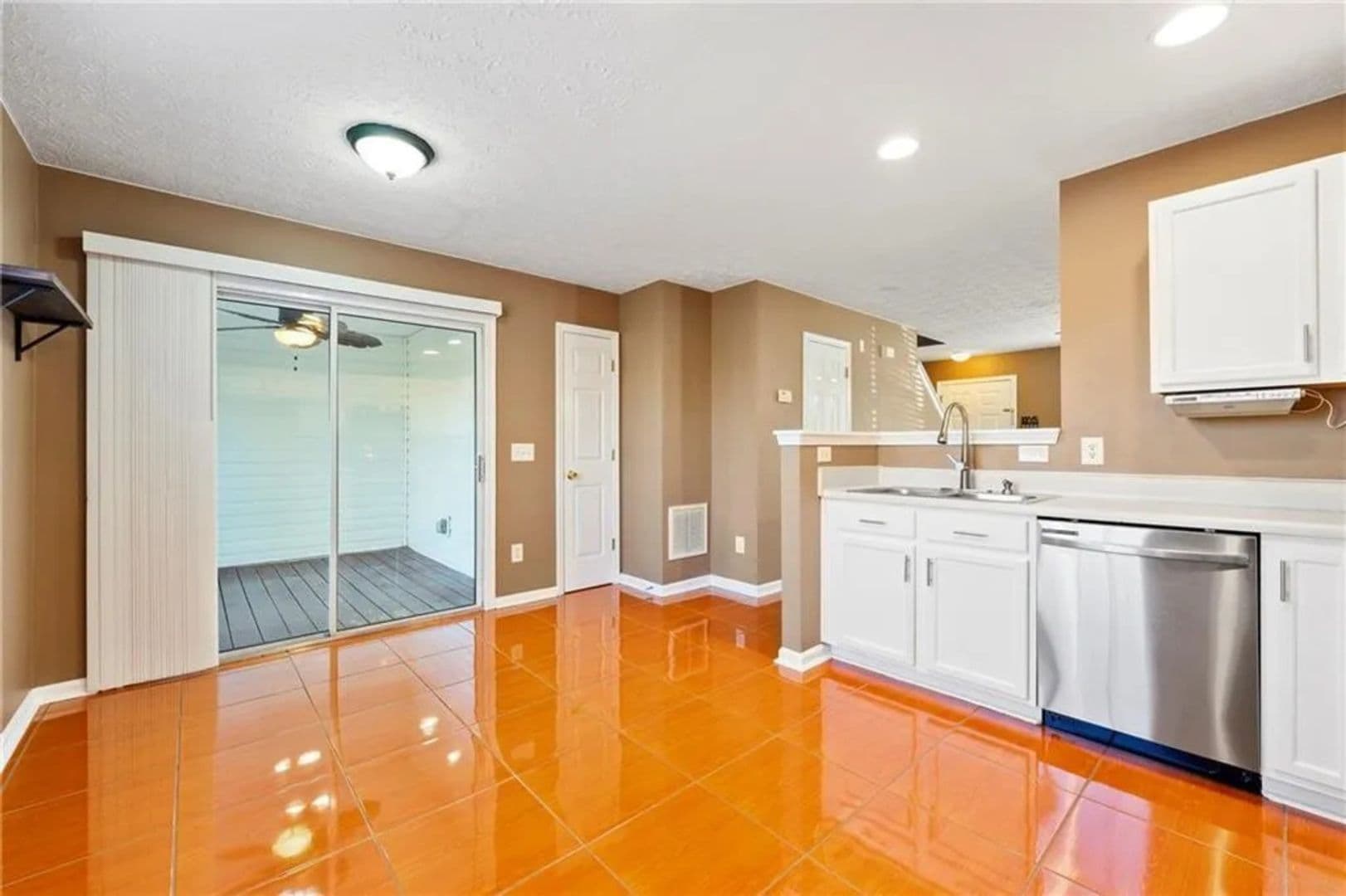 Cumming House: 5125 Sky Ridge Way