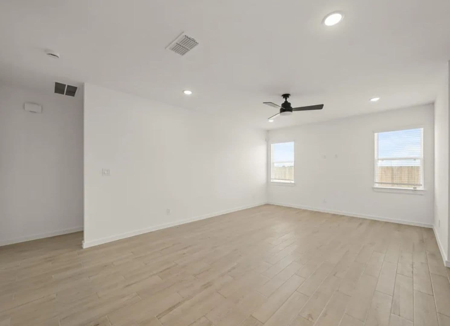 Dayton House: 291 Ice Shore Trl