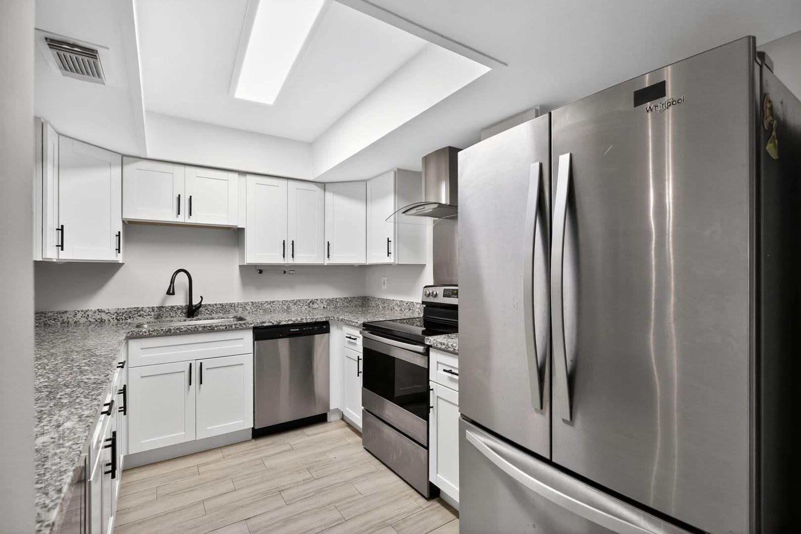 Houston House: 2250 Shadowdale Dr