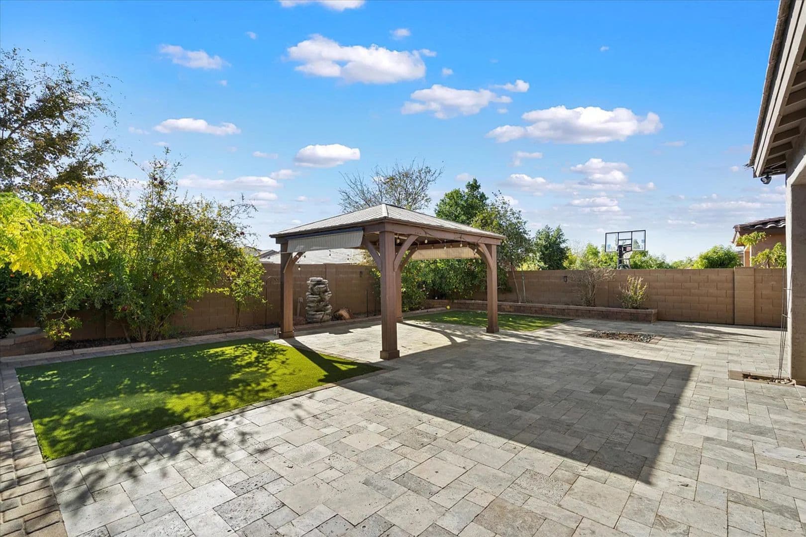 Peoria House: 9537 W Weeping Willow Rd