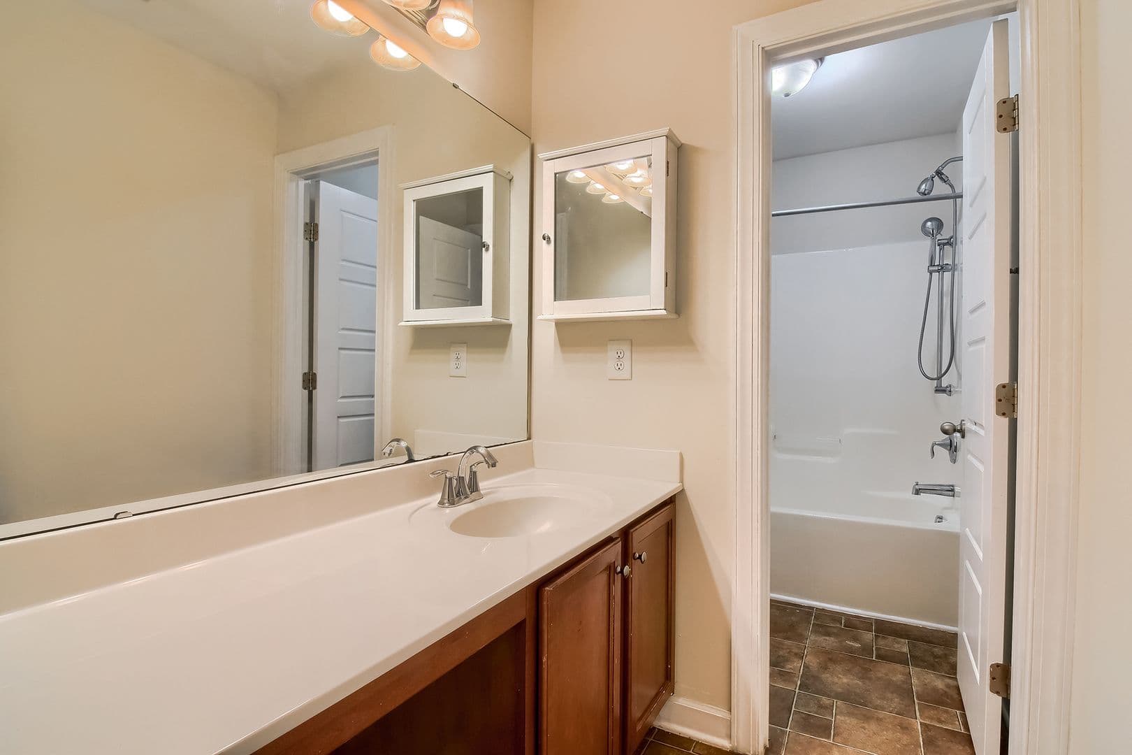 Morrisville House: 202 Roundhouse Lane