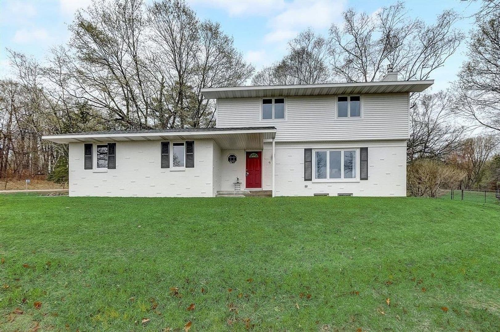 Prior Lake House: 17742 Fairlawn Ave