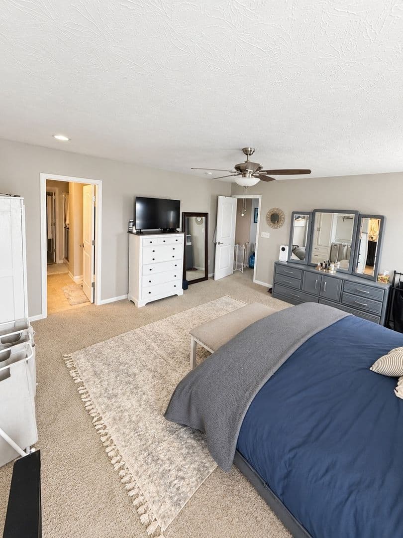 Greenfield House: 220 Sawdust Trl