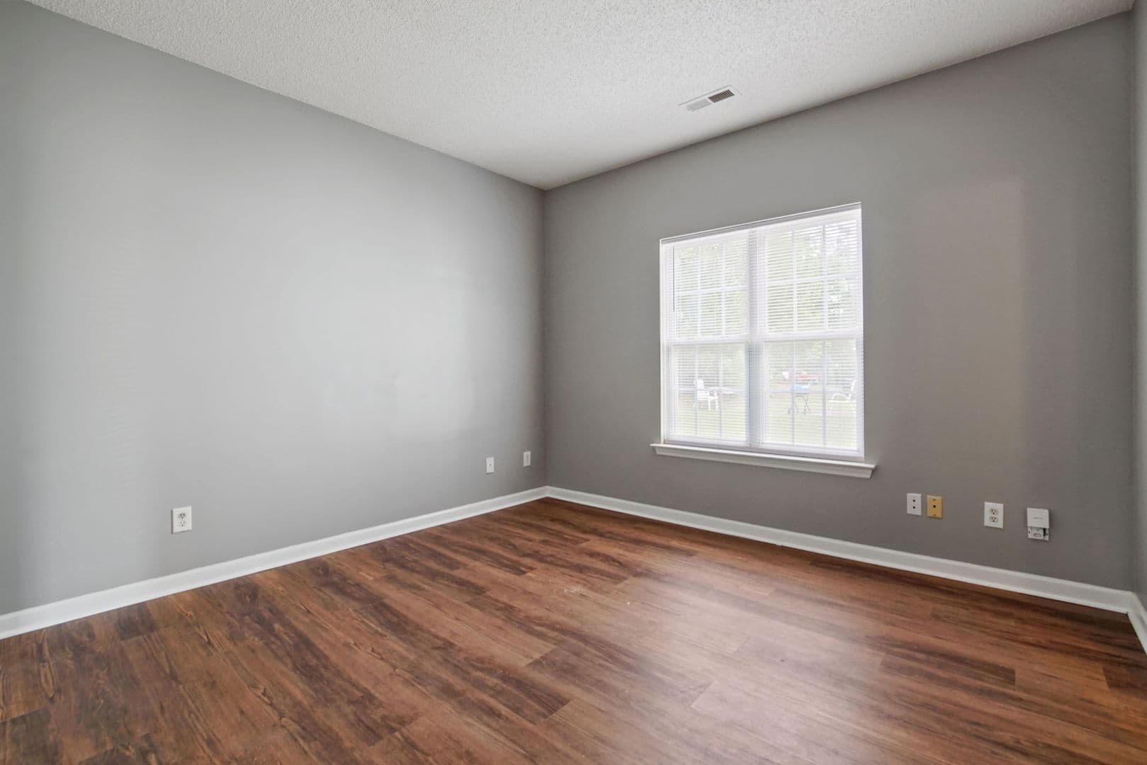Raleigh House: 1117 Aaron Dr