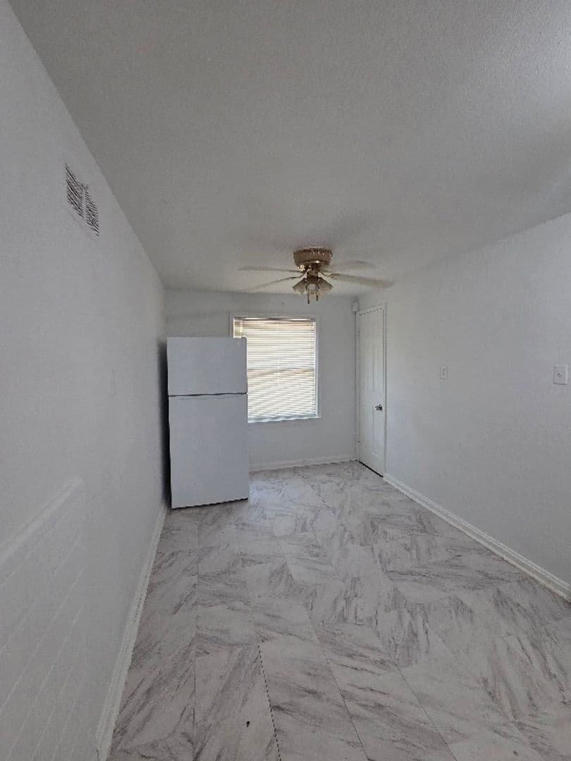 Saint Louis House: 1816 N Hanley Rd