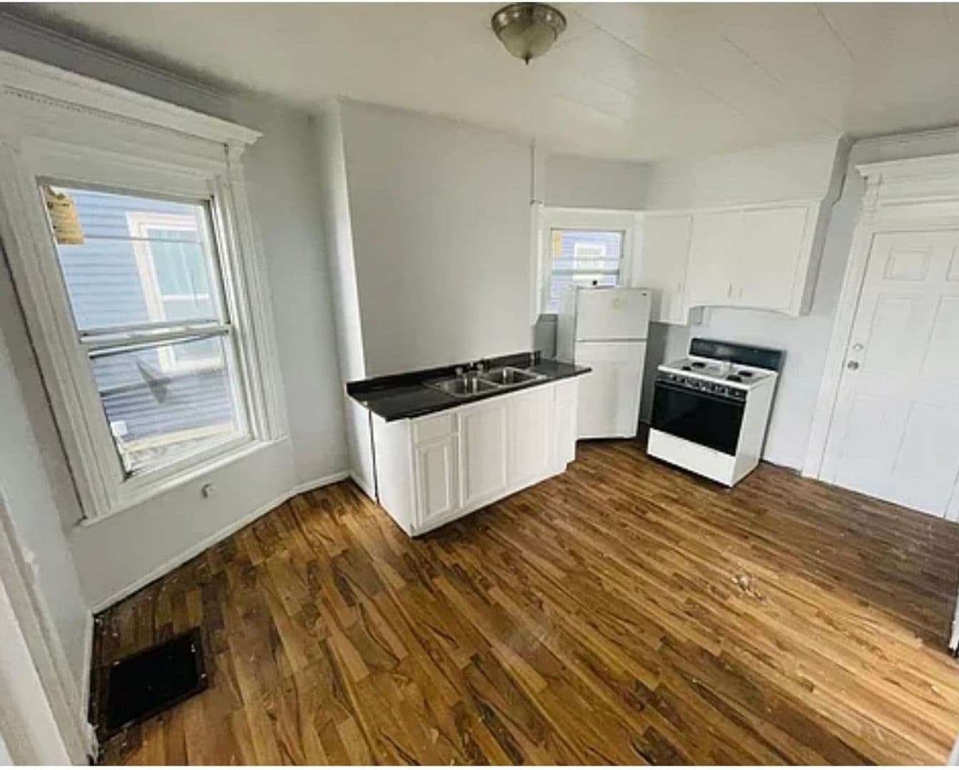 Buffalo Townhome: 327 Hampshire St