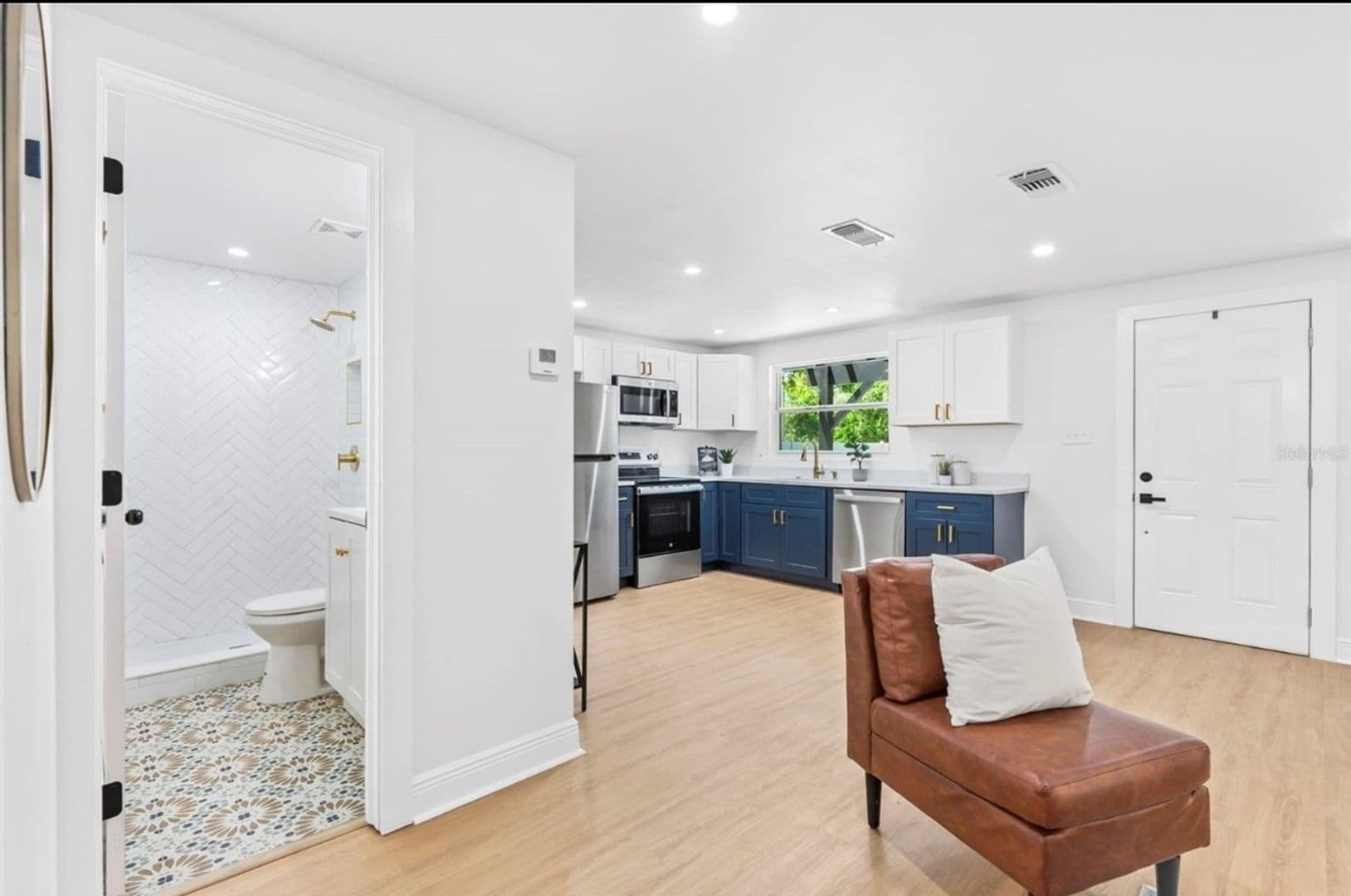 Tampa House: 1517 E Giddens Ave