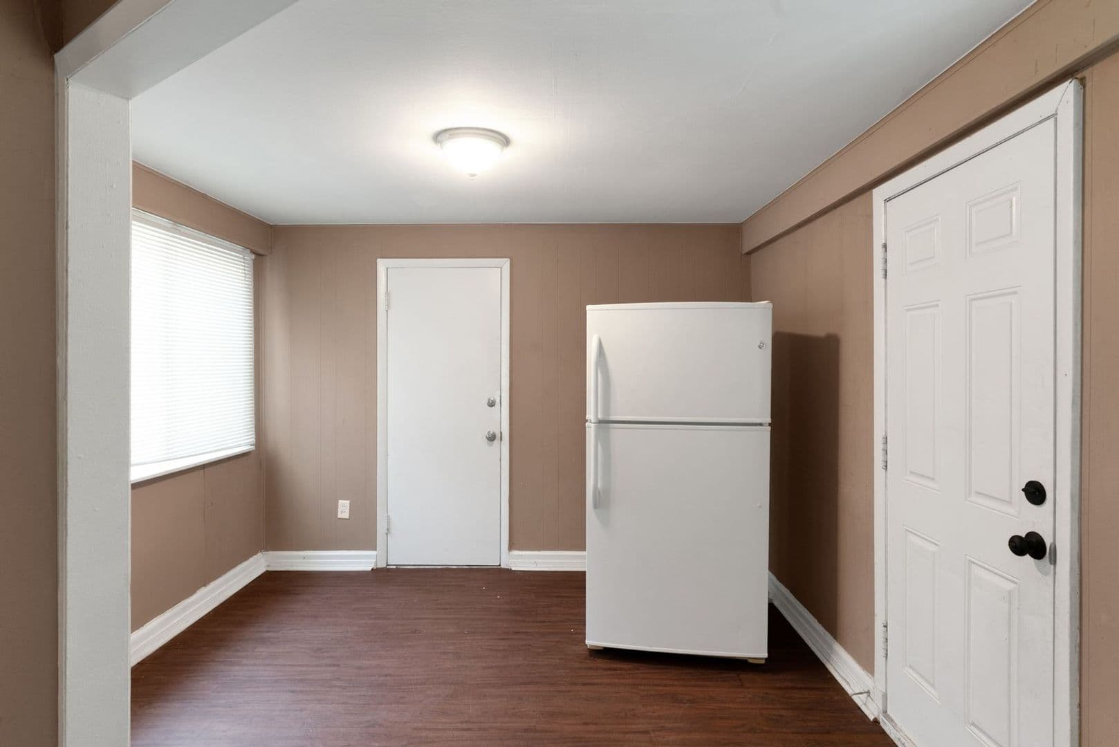 Saint Louis House: 300 Estridge Rd