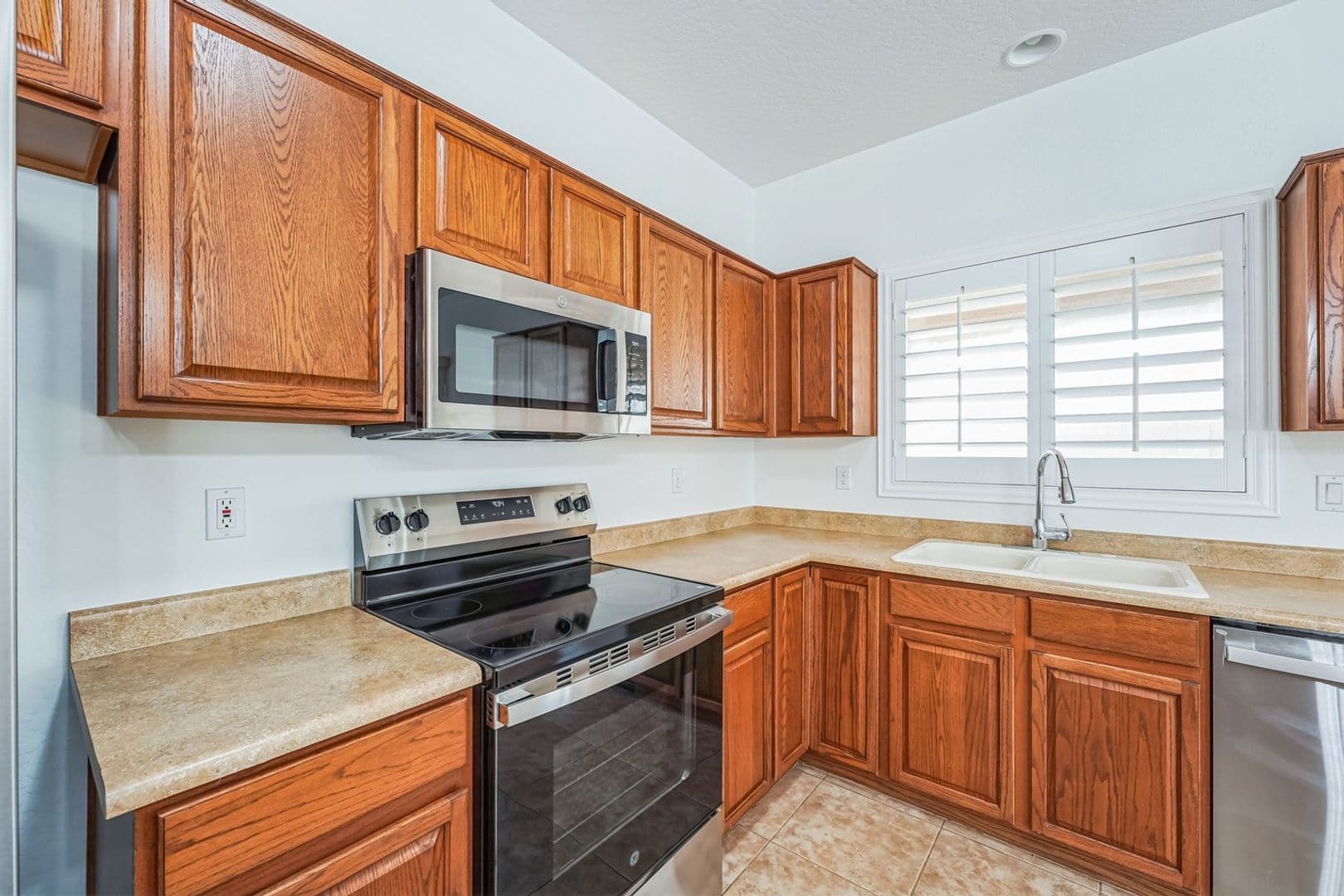 Gilbert House: 1268 E Birdland Dr