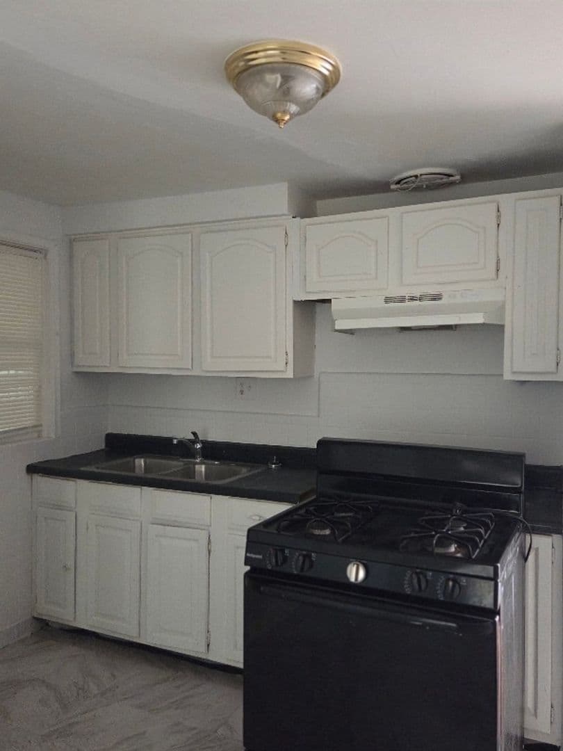 Saint Louis House: 1816 N Hanley Rd