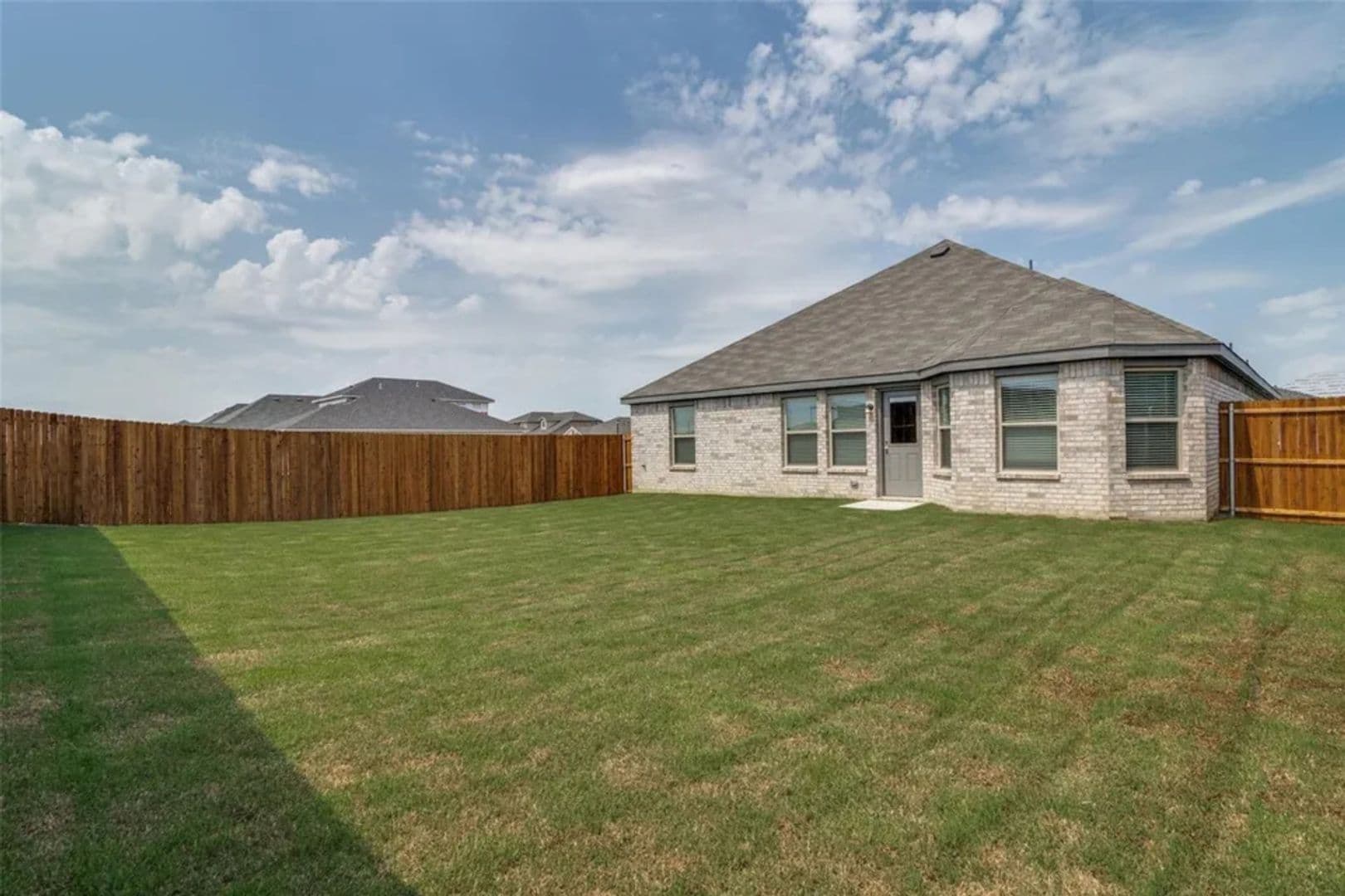 Royse City House: 213 Corcovado Ave