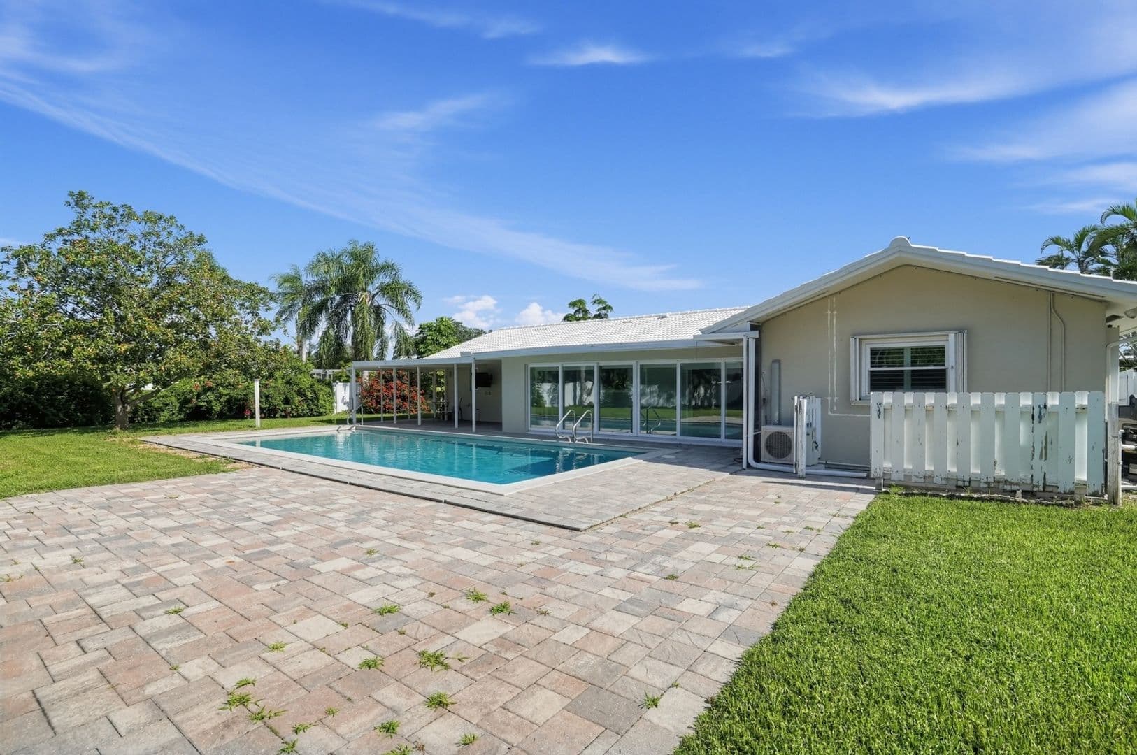 Sarasota House: 2876 Captiva Dr