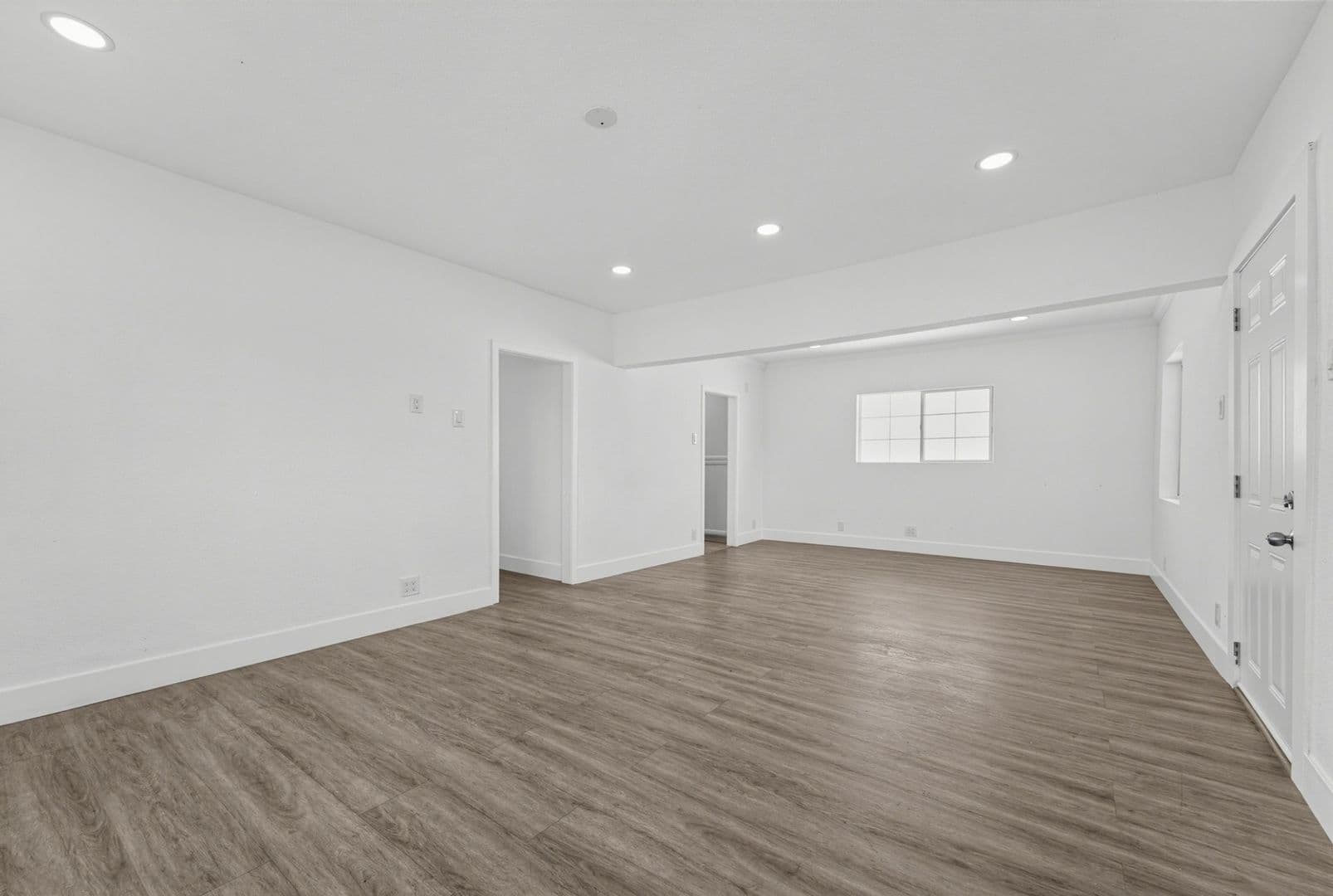 Los Angeles Townhome: 2703 Alsace Ave