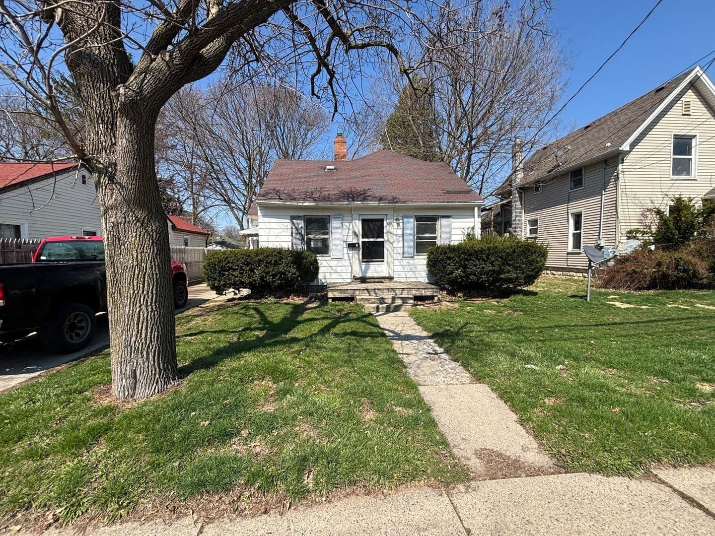 Lansing House: 1216 W Mount Hope Ave