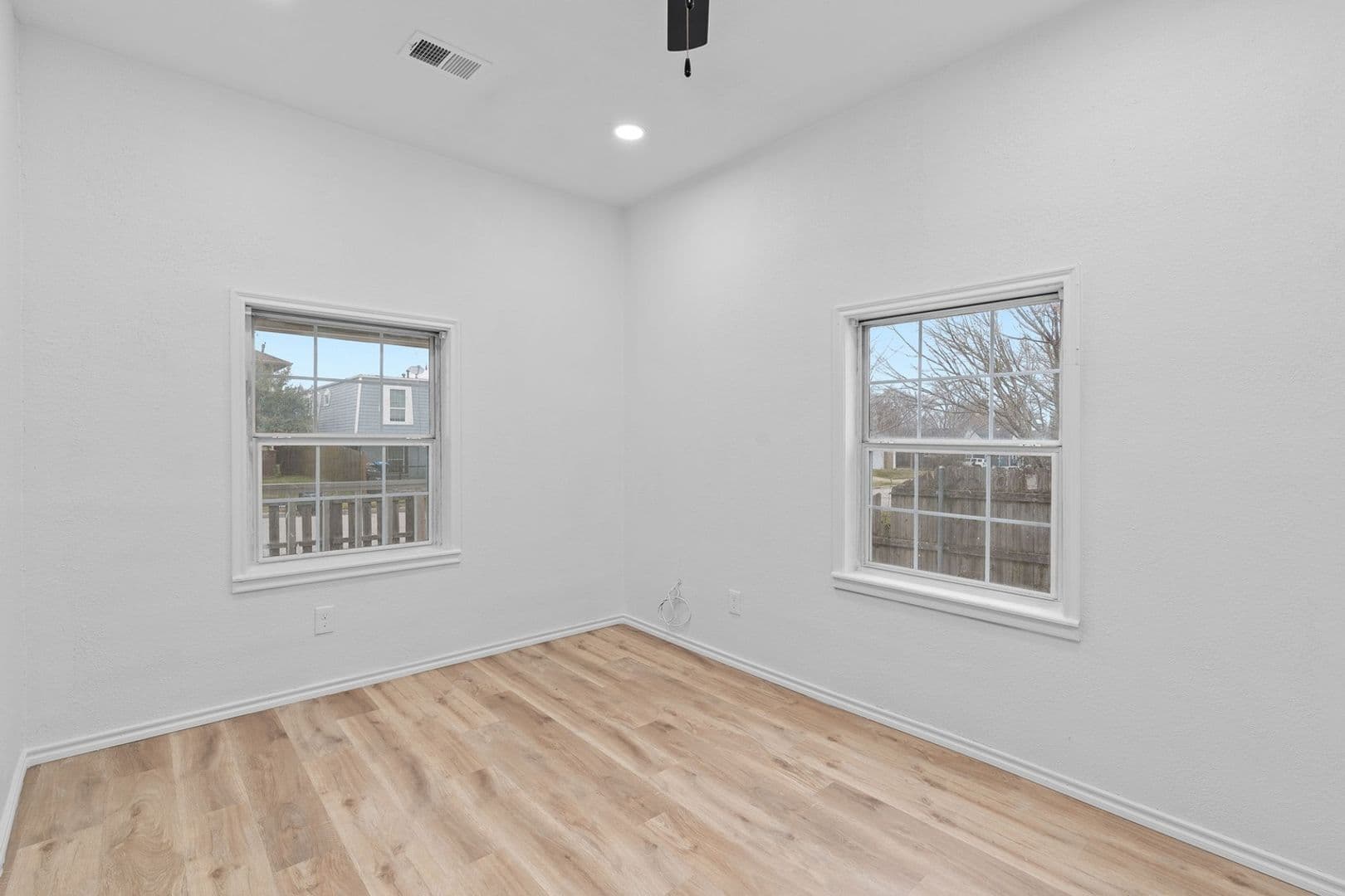 Fort Worth House: 1032 E Tucker St