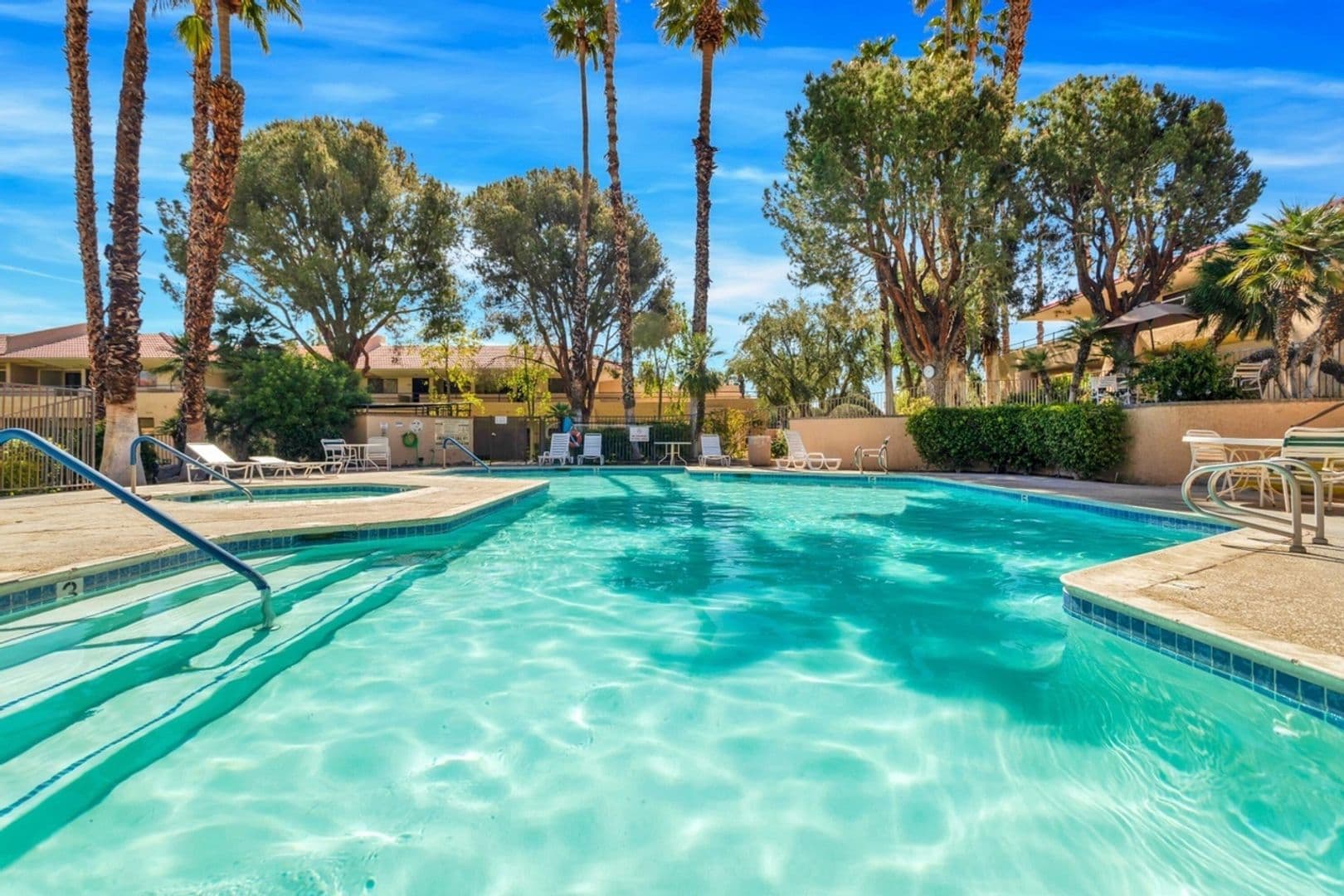 Palm Springs Condo: 2801 N Los Felices Cir E