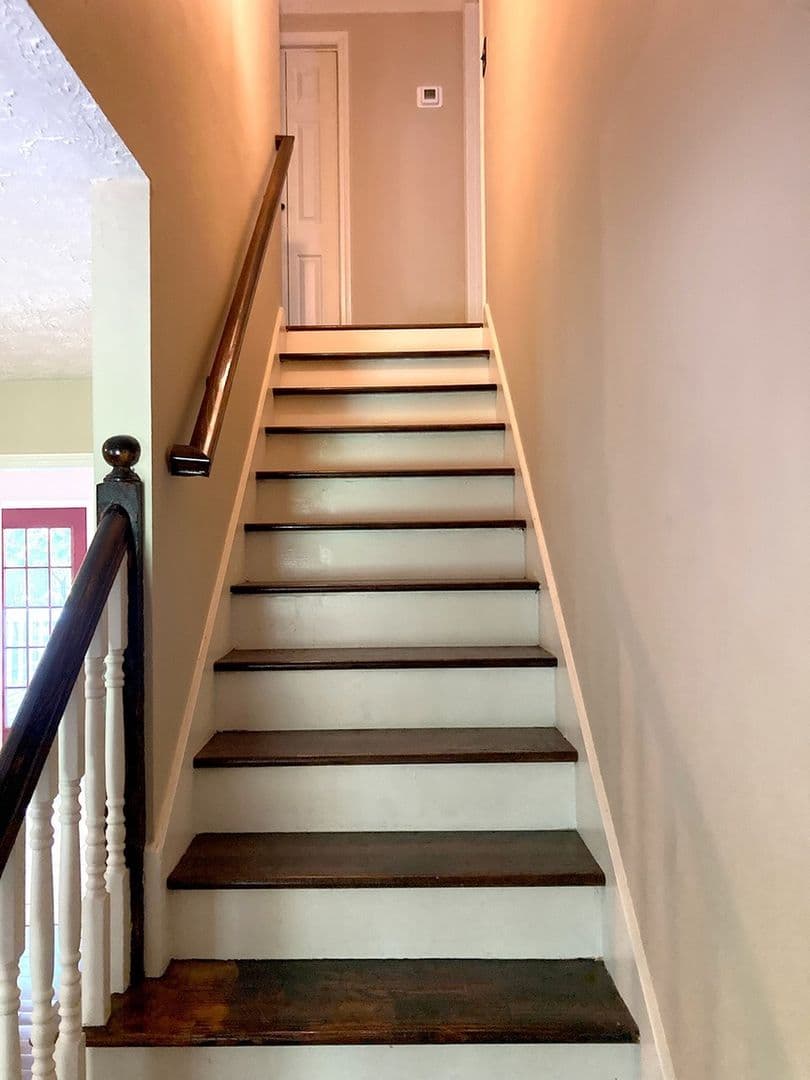 Villa Rica House: 1370 Fernwood Ct
