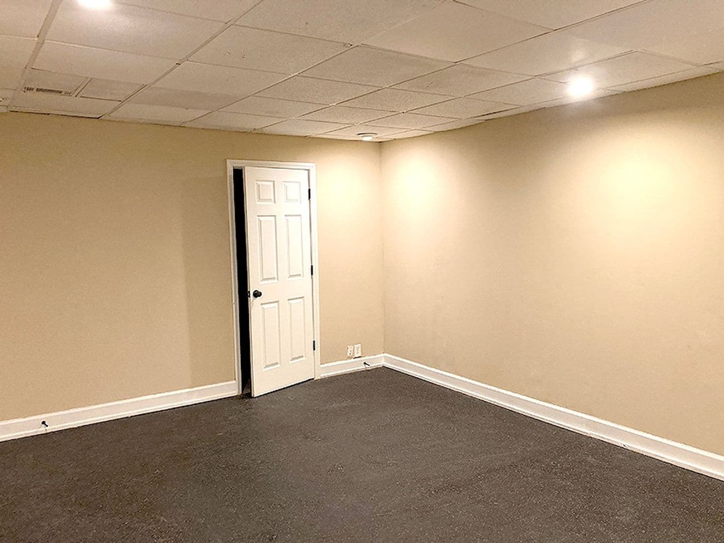 Villa Rica House: 1370 Fernwood Ct