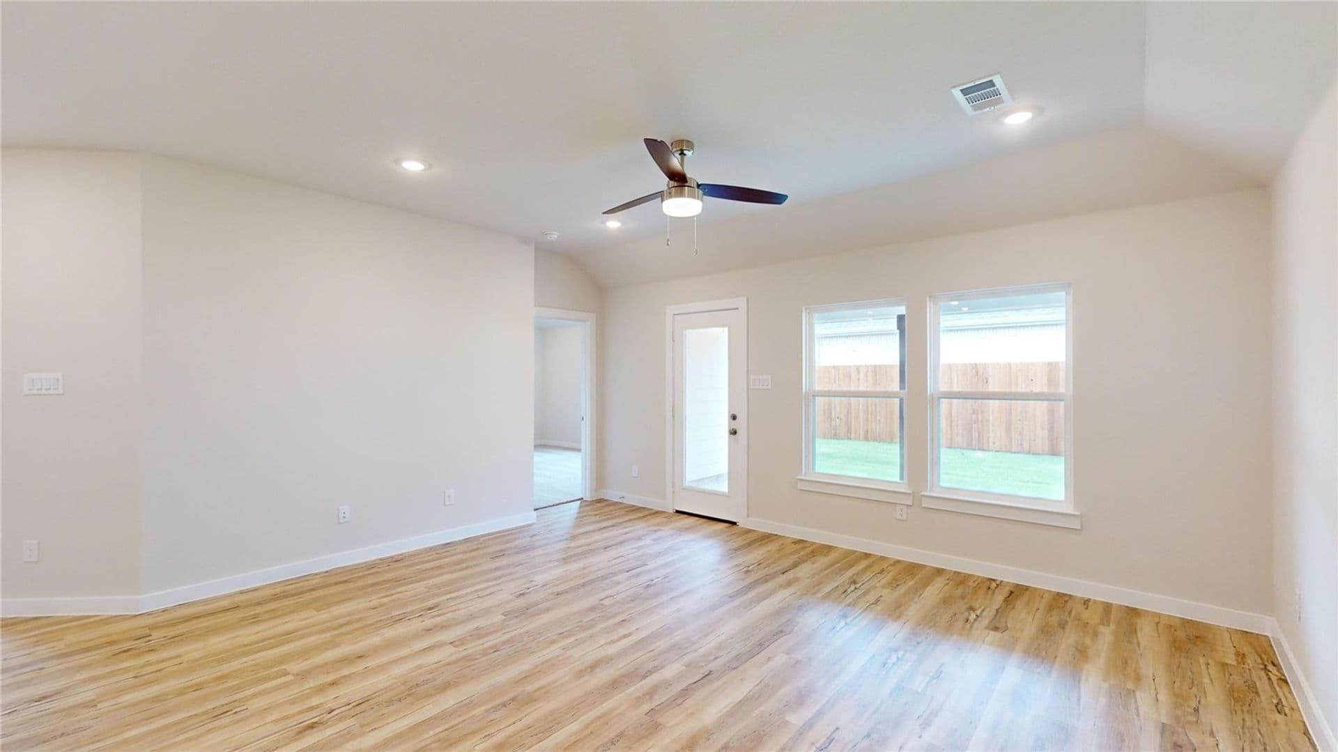 Royse City House: 358 Fire Rock Dr