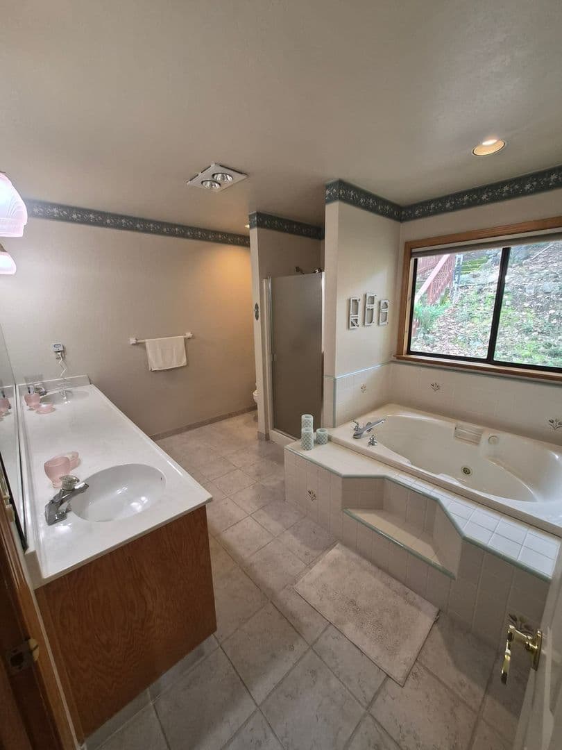 Murphys House: 281 Forest Meadows Dr