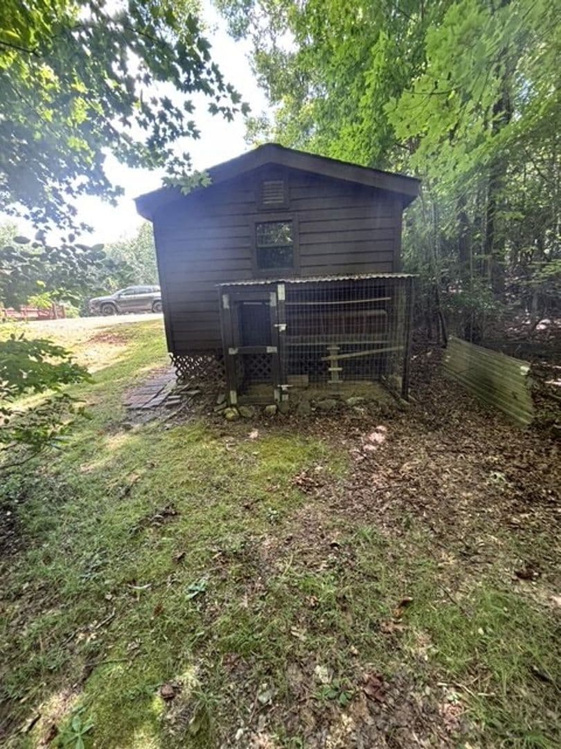 Blairsville House: 161 Clay Dr