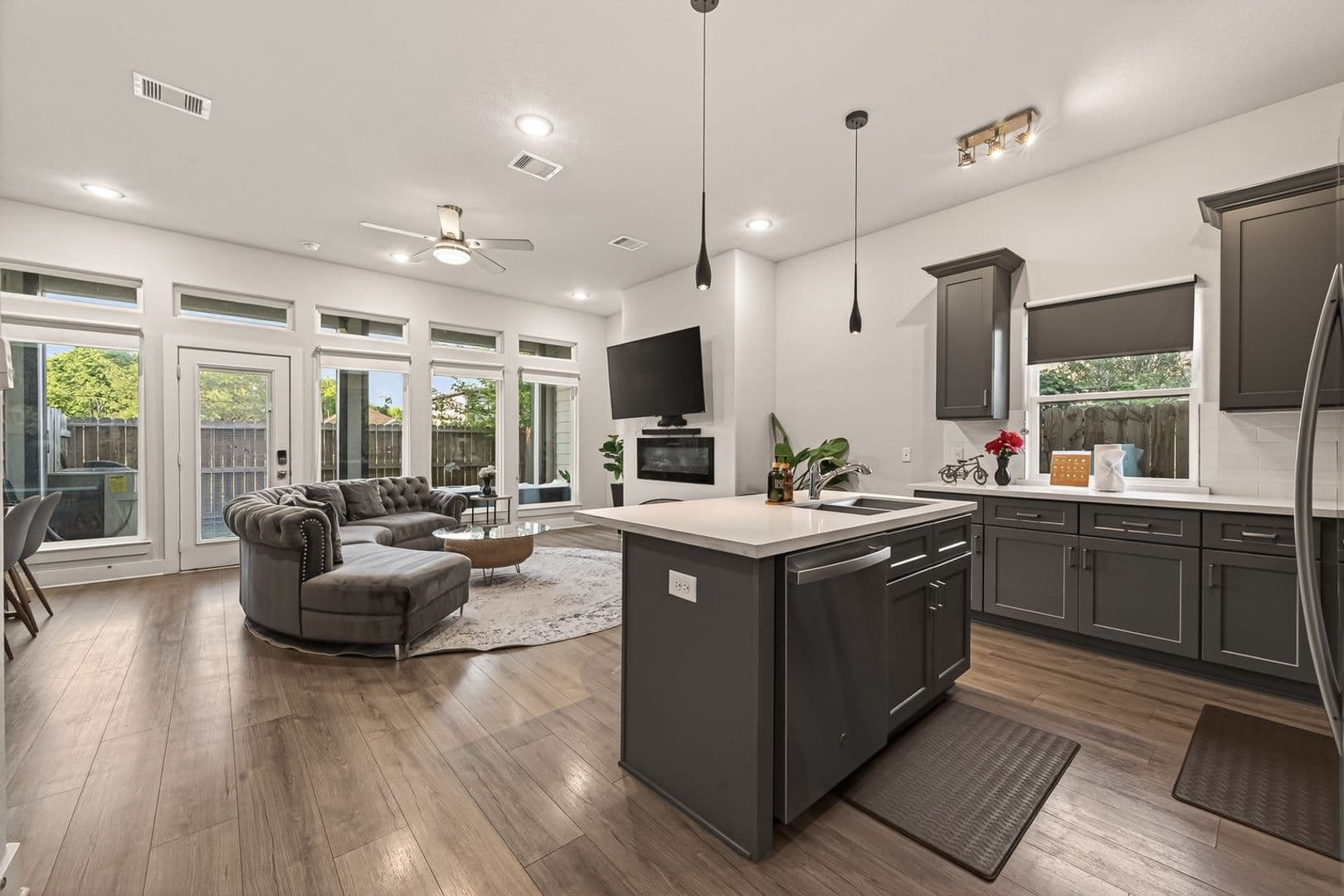 Houston Townhome: 4221 Galesburg St
