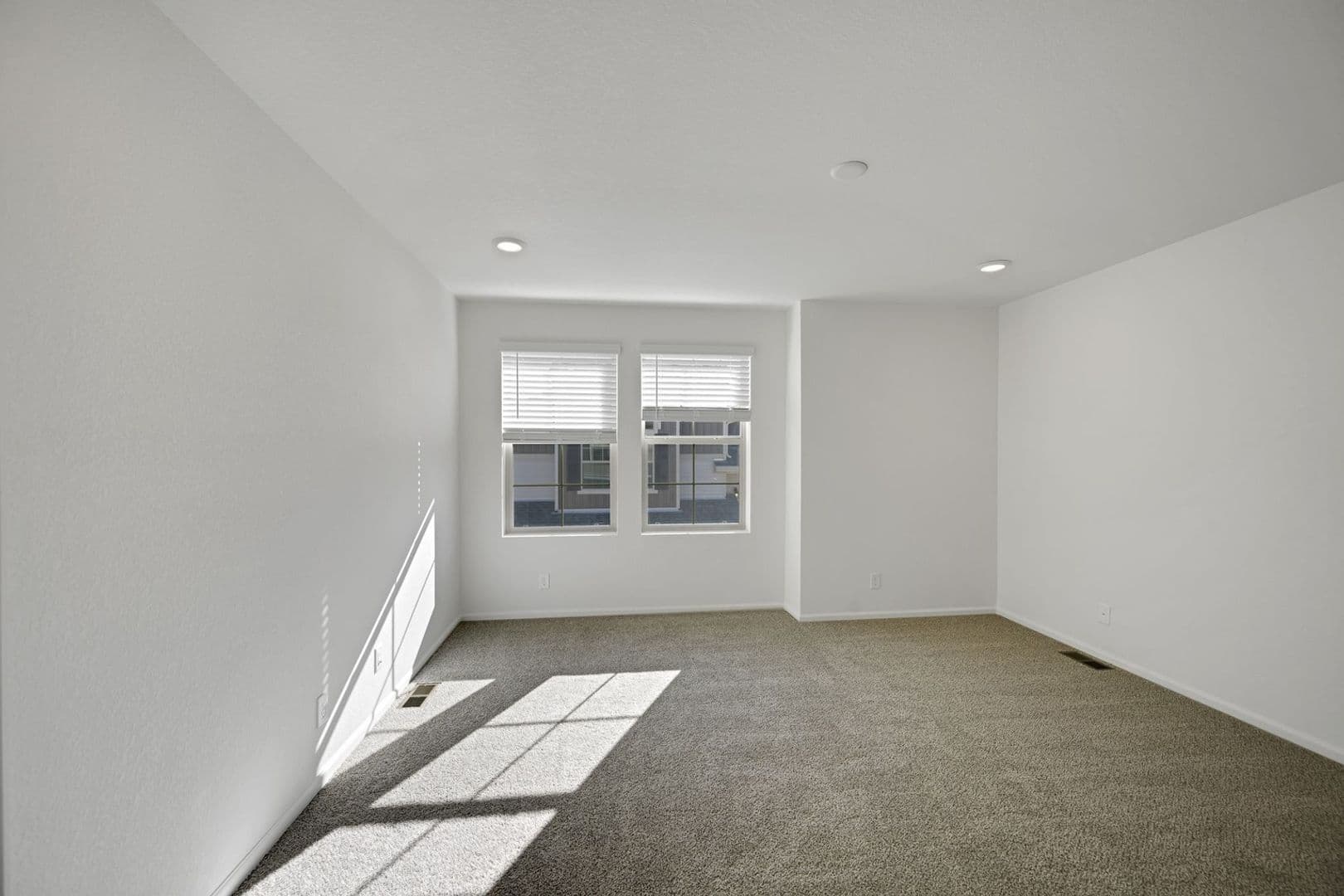 Commerce City House: 16131 E 111th Dr
