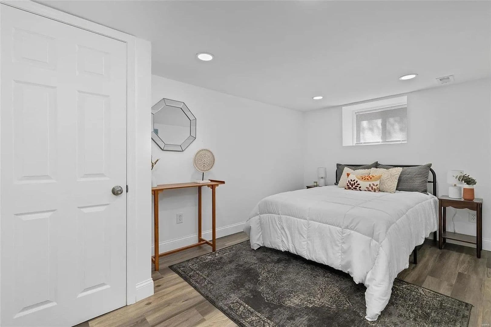 Saint Louis House: 4406 Ellenwood Ave