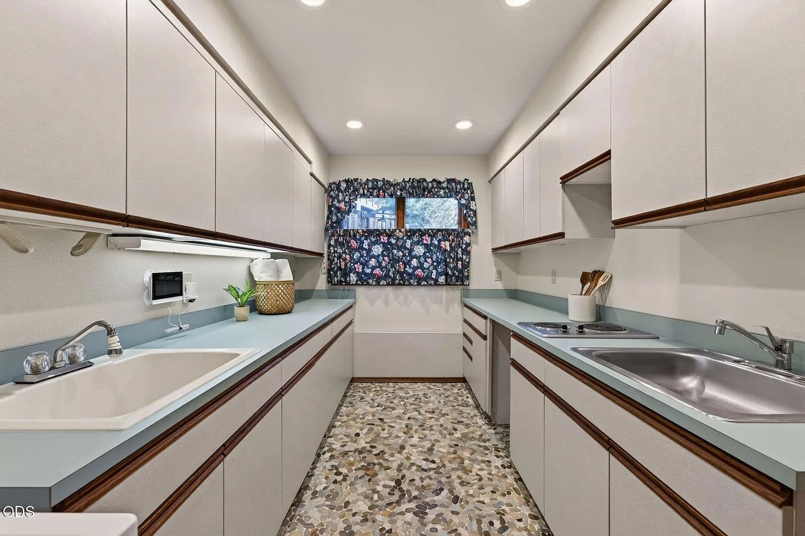 Bend House: 2889 Nw Starview Dr