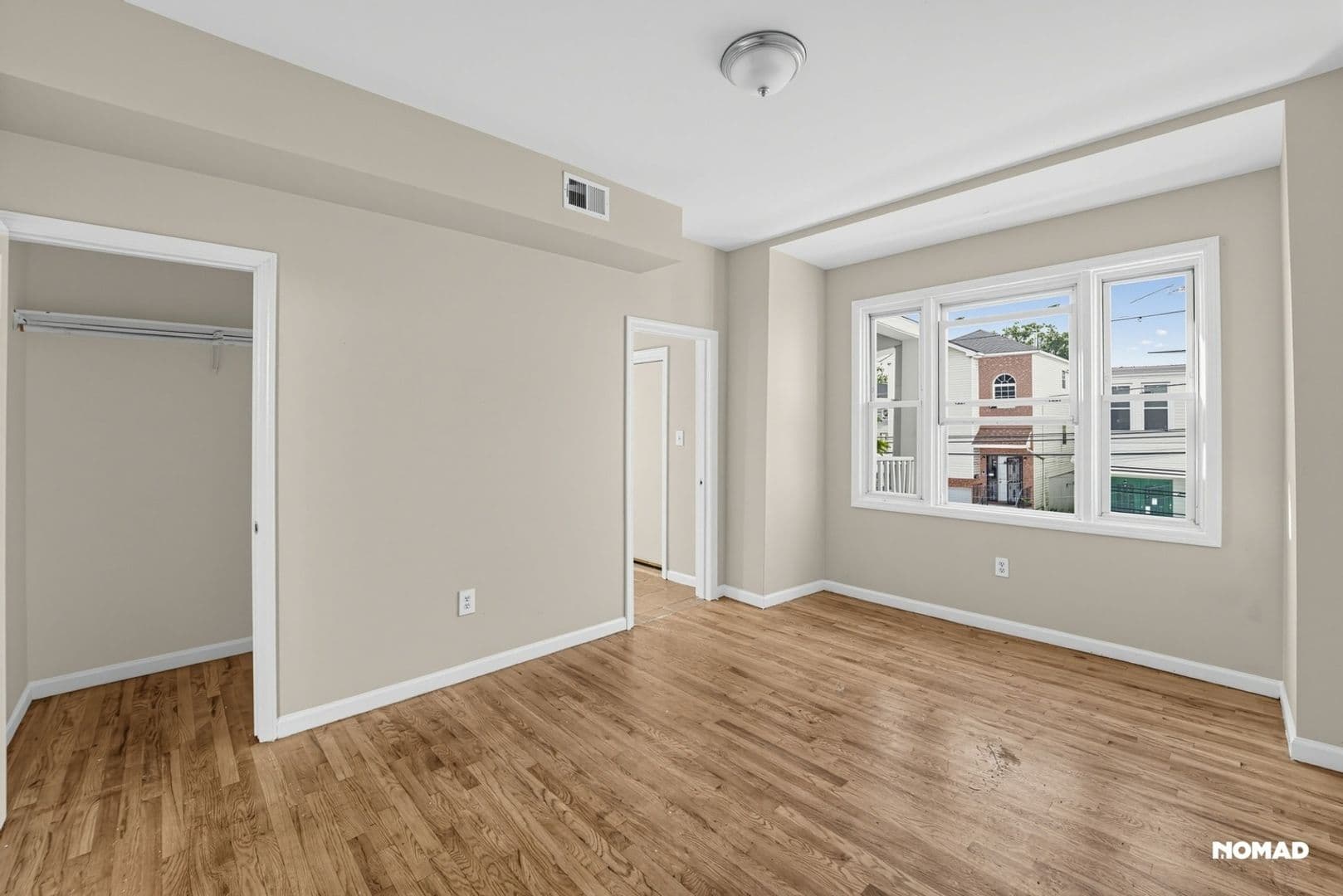Newark Townhome: 72 Norwood St