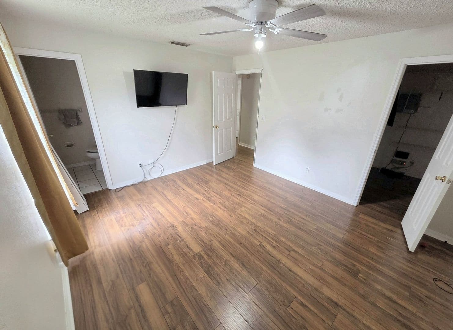 Lakeland House: 7628 Lewis Rd