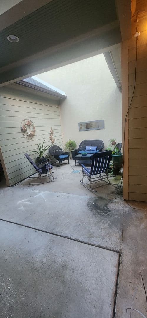 Lafayette House: 304 Barataria Bay Pt