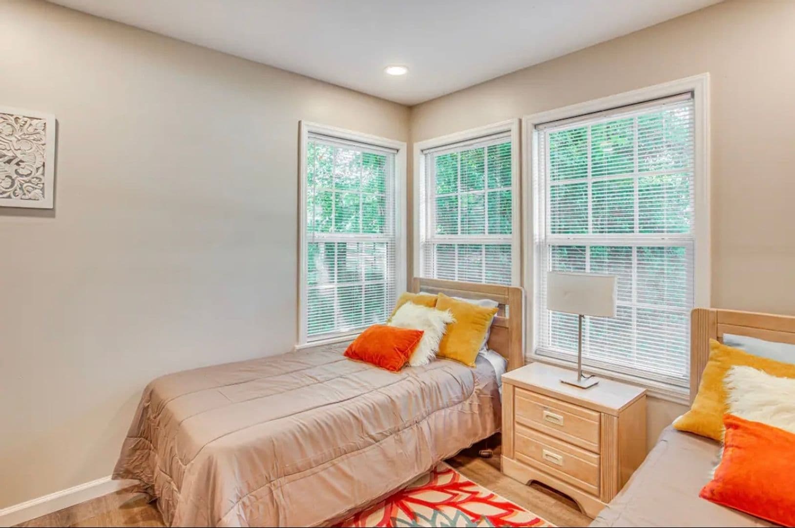 Whiteville House: 208 E Columbus St