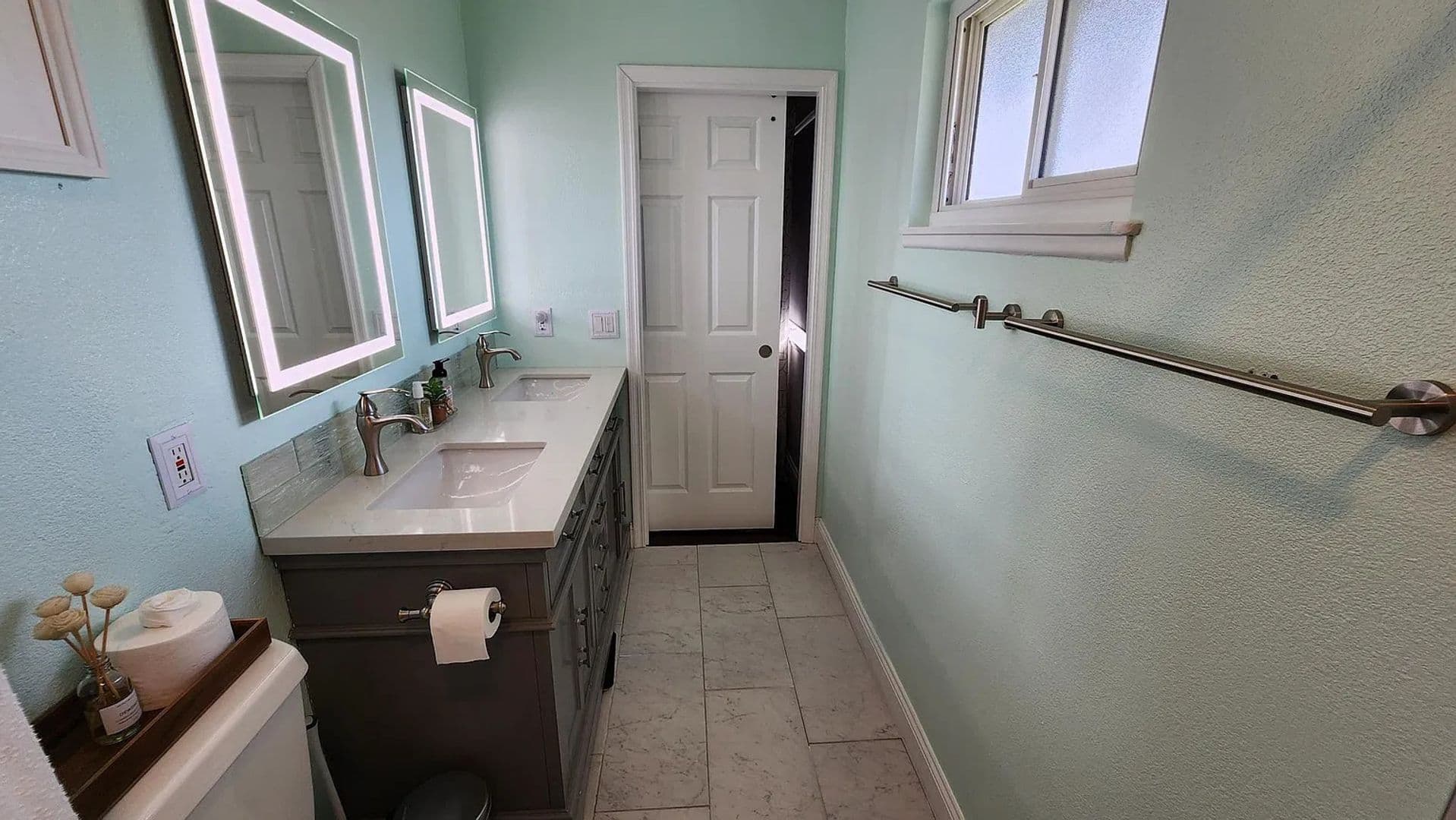 Livermore House: 1032 Hollyhock St