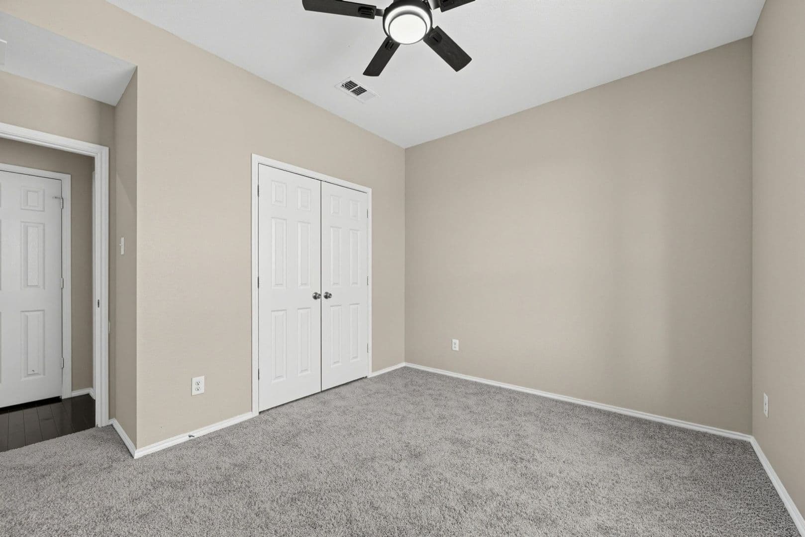 Fort Worth House: 517 High Desert Dr