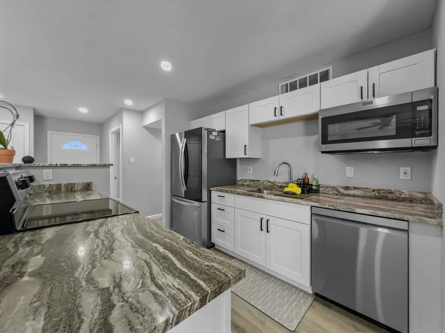 The Colony House: 4917 Woodruff Dr