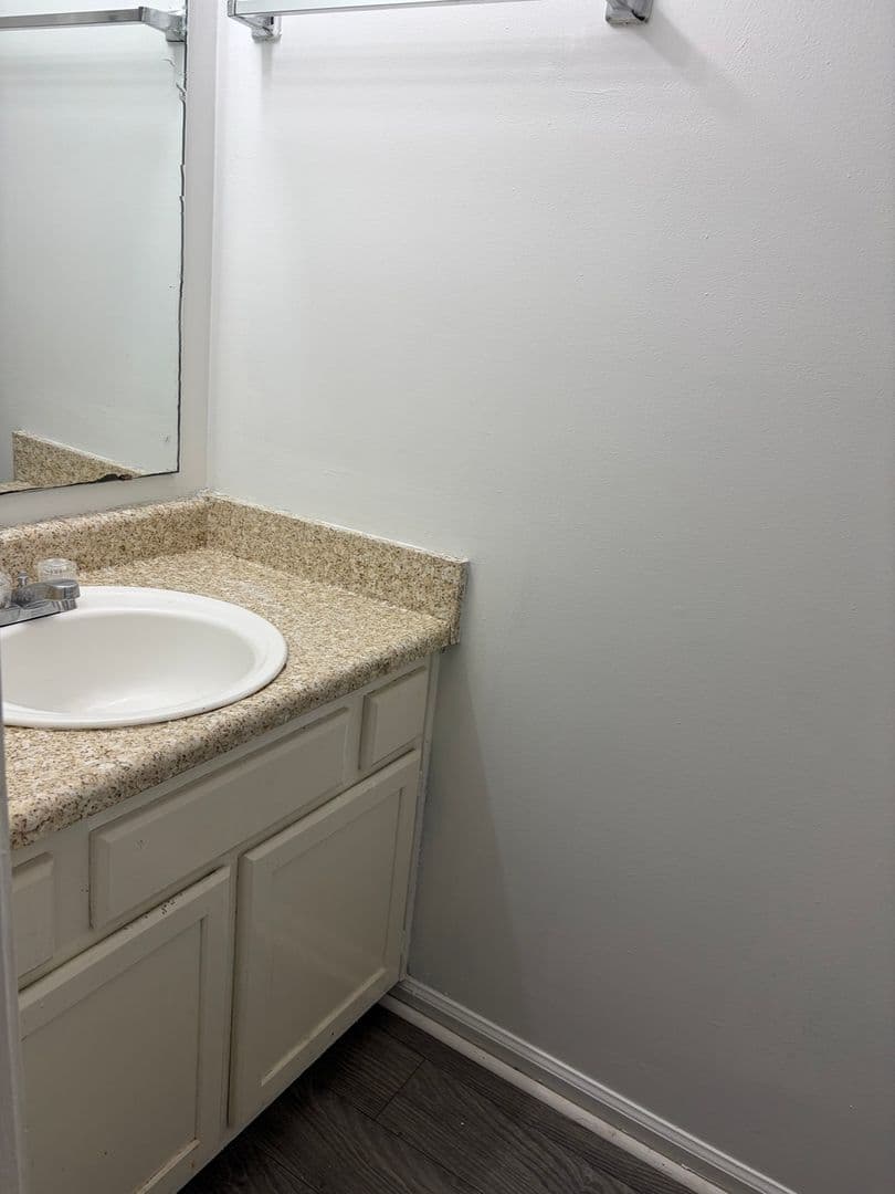 Fayetteville House: 3323 Scotty Hill Rd